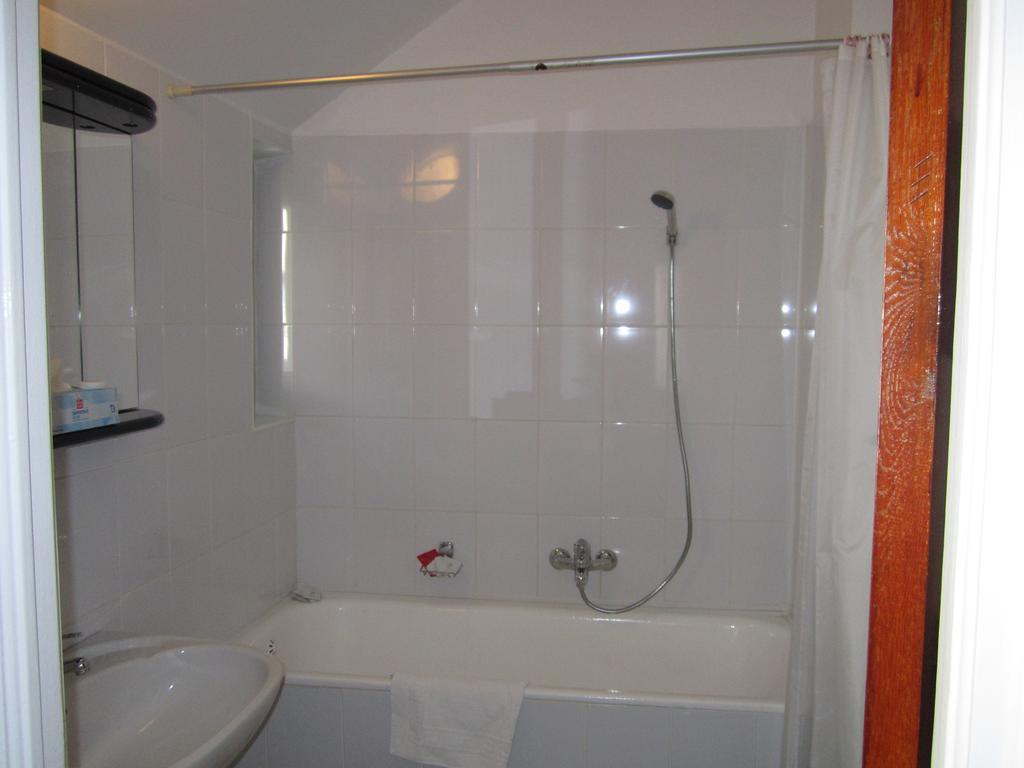 Pensiunea Helvetia Bucarest Habitación foto